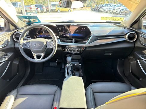 Used 2025 Chevrolet Trax ACTIV image 7