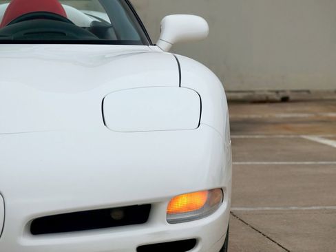 Used 2001 Chevrolet Corvette Convertible w/ Preferred Equipment Group2 image 17