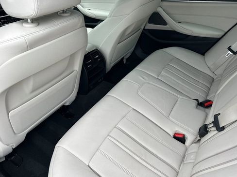 Used 2023 BMW 530i w/ Premium Package RWD image 12