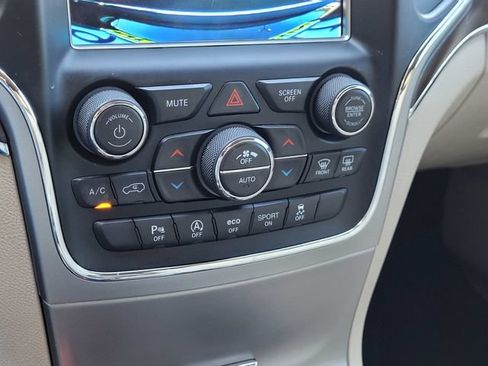 Certified 2018 Jeep Grand Cherokee Limited AWD/4WD image 11