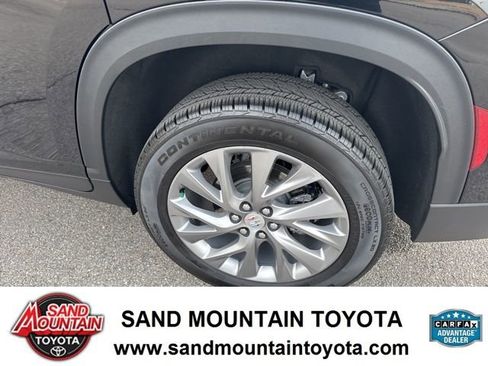 Used 2025 Buick Enclave Preferred image 11