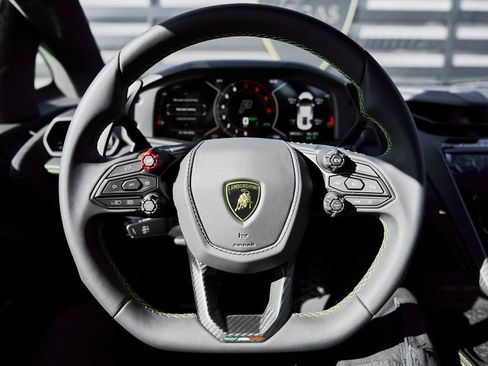 Used 2025 Lamborghini Revuelto AWD/4WD image 52