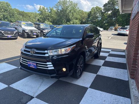Used 2019 Toyota Highlander XLE AWD/4WD image 5