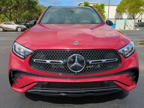 Used 2025 Mercedes-Benz GLC 300 4MATIC image 9