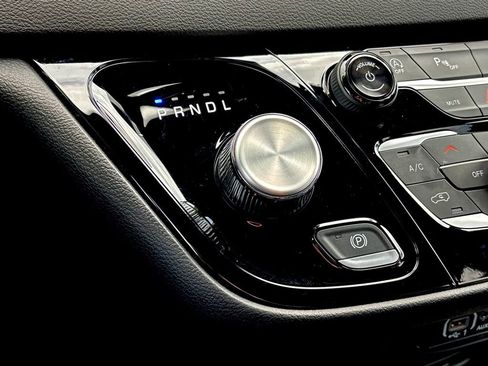 Used 2025 Chrysler Voyager LX image 18