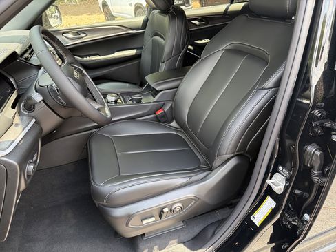 New 2026 Jeep Grand Cherokee Limited RWD image 11