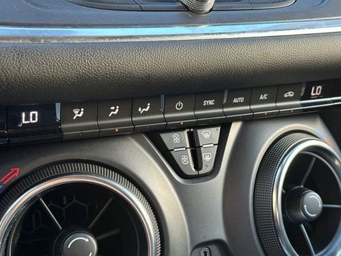 Used 2022 Chevrolet Blazer LT image 28