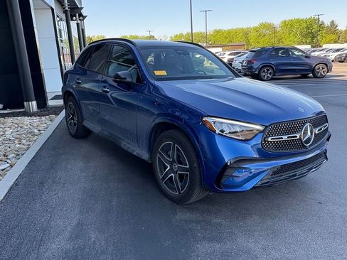 Used 2025 Mercedes-Benz GLC 300 4MATIC image 4