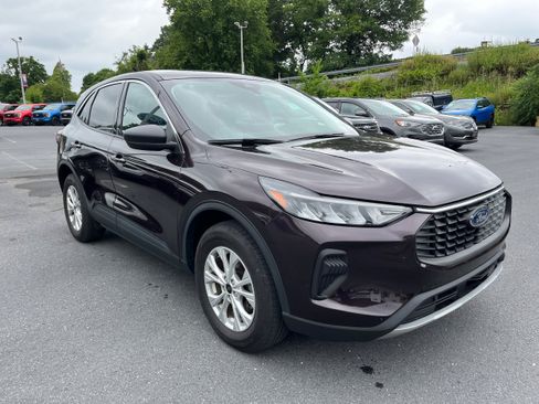 Certified 2023 Ford Escape Active AWD/4WD image 4