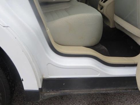 Used 2013 Ford Taurus SE image 16