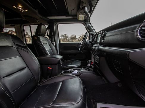 Used 2020 Jeep Wrangler Unlimited Sahara image 19