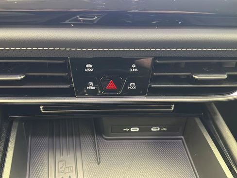 Used 2025 Volkswagen Atlas SE AWD/4WD image 22