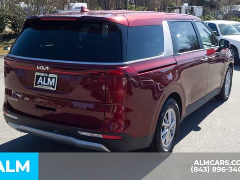 Used 2024 Kia Carnival LX image 5