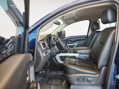 Used 2018 Nissan Titan PRO-4X w/ Pro-4x Convenience Package AWD/4WD image 23
