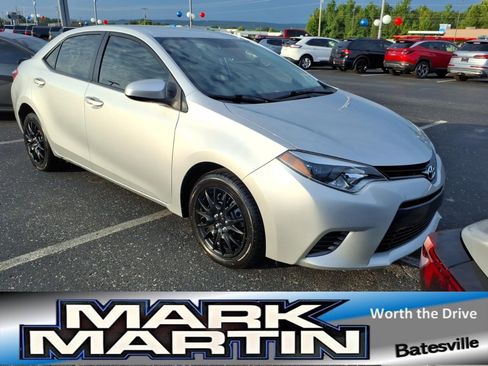Used 2016 Toyota Corolla LE FWD image 1