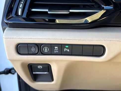 Certified 2025 Acura MDX w/ Technology Package image 34