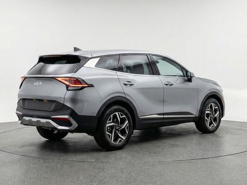 Used 2025 Kia Sportage LX image 9