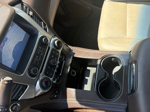 Used 2018 Chevrolet Suburban LT w/ LT Signature Package AWD/4WD image 20