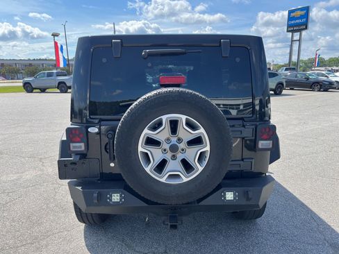 Used 2013 Jeep Wrangler Unlimited Rubicon w/ Dual Top Group AWD/4WD image 4