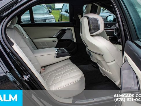 Used 2023 BMW 740i w/ Executive Package RWD image 17