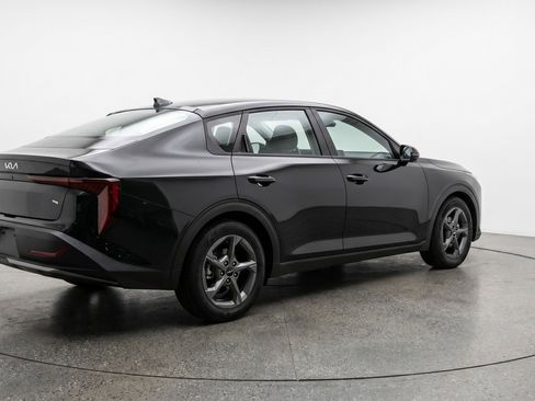 Used 2025 Kia K4 LXS FWD image 9