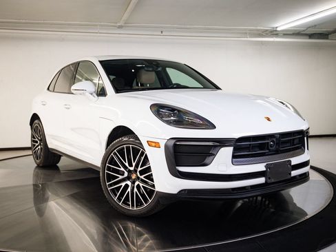 Certified 2023 Porsche Macan AWD/4WD image 9