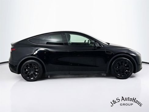 Used 2023 Tesla Model Y Long Range image 8