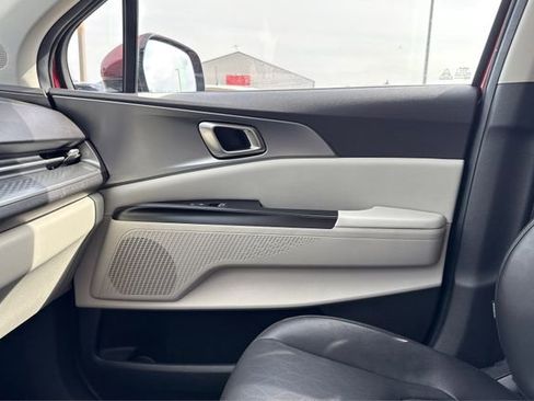 Used 2023 Kia Carnival LX FWD image 20