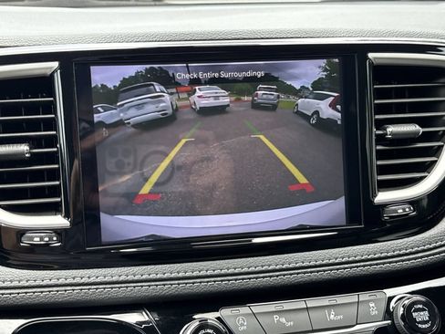 Used 2025 Chrysler Pacifica Select FWD image 25