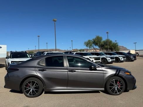Used 2022 Toyota Camry SE w/ Carpet Mat Package (TMS) FWD image 4