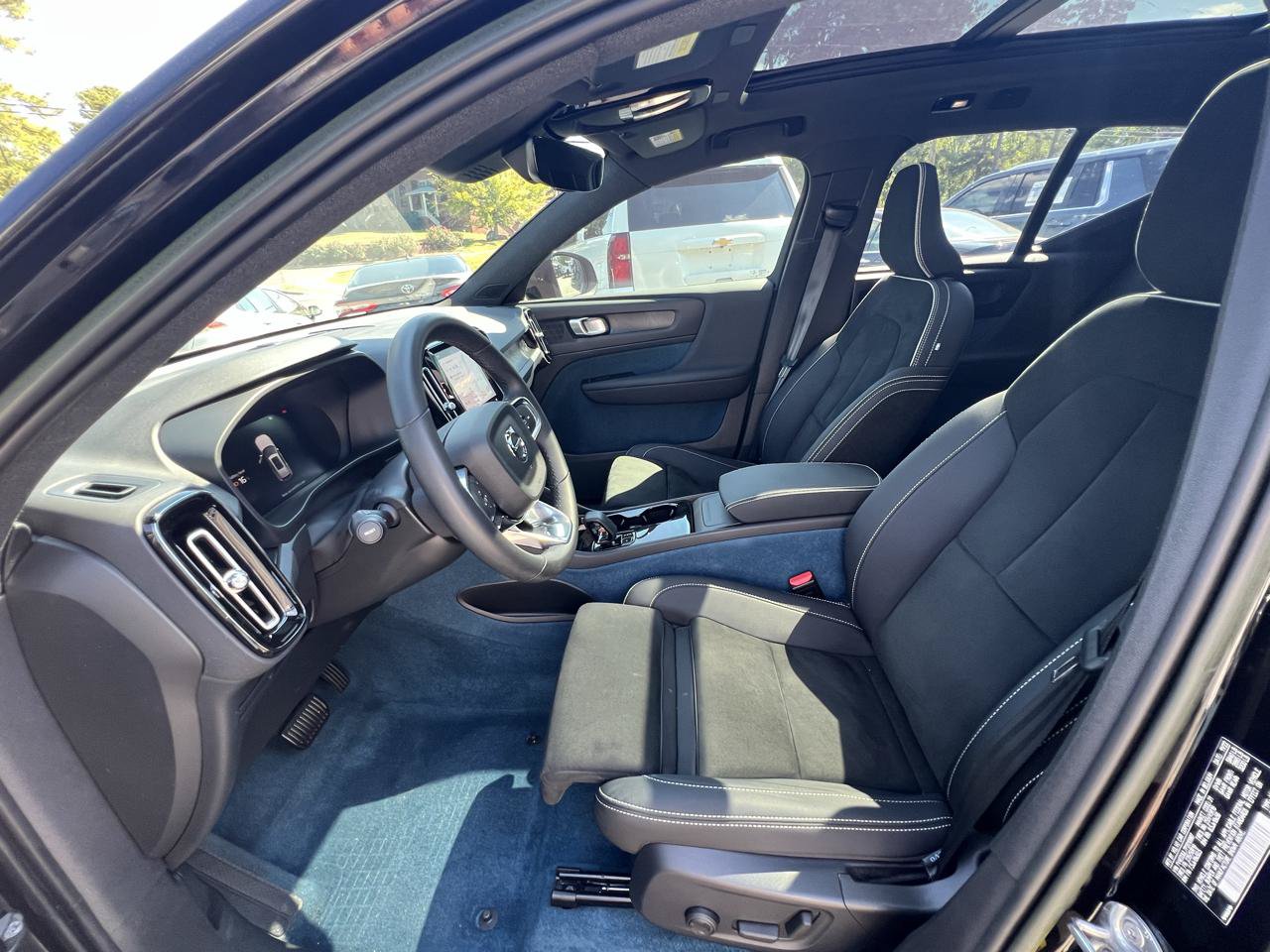 Used 2023 Volvo XC40 Recharge Plus AWD/4WD image 11