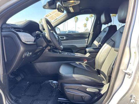 Used 2024 Jeep Compass Latitude image 20