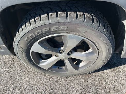 Used 2019 Jeep Cherokee Limited AWD/4WD image 8