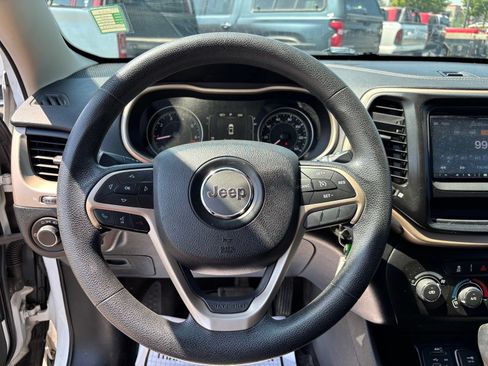 Used 2014 Jeep Cherokee Sport FWD image 14
