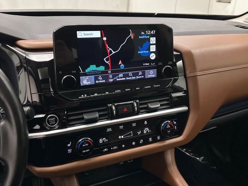 Used 2022 Nissan Pathfinder Platinum w/ Cargo Package image 12