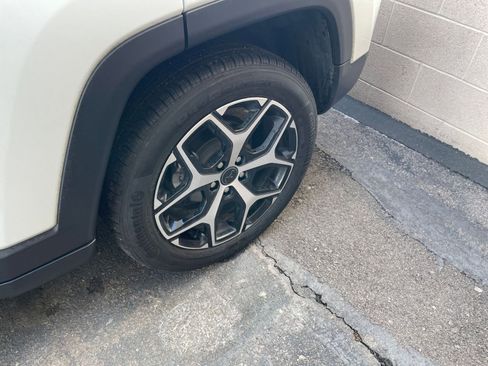 Used 2025 Jeep Compass Limited image 30