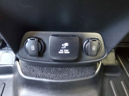 Used 2019 Hyundai Santa Fe AWD image 12