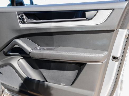 Certified 2025 Porsche Cayenne image 26
