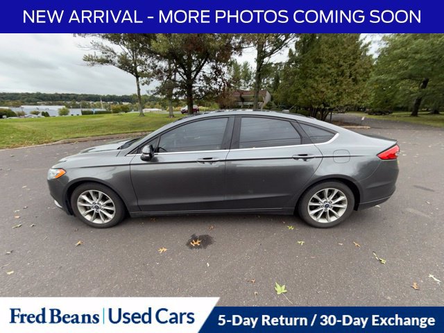Used 2017 Ford Fusion SE w/ Fusion SE Technology Package FWD image 7