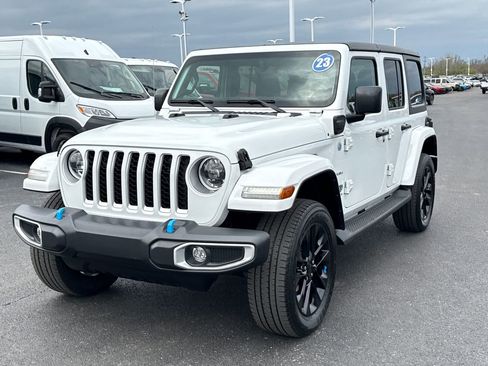 Used 2023 Jeep Wrangler Unlimited Sahara w/ Cold Weather Group AWD/4WD image 7