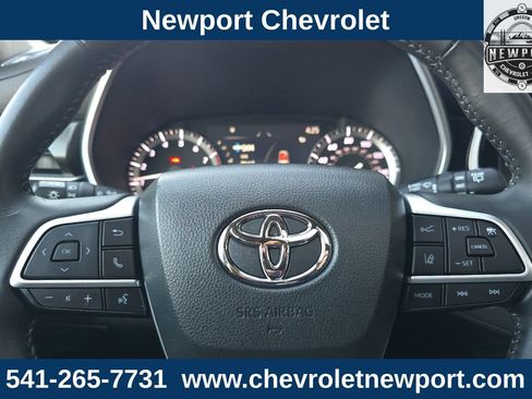 Used 2022 Toyota Highlander XLE image 26