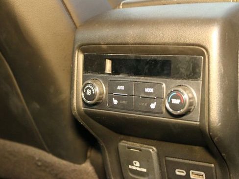 Used 2020 GMC Acadia SLT w/ GMC Pro Grade Package AWD/4WD image 16