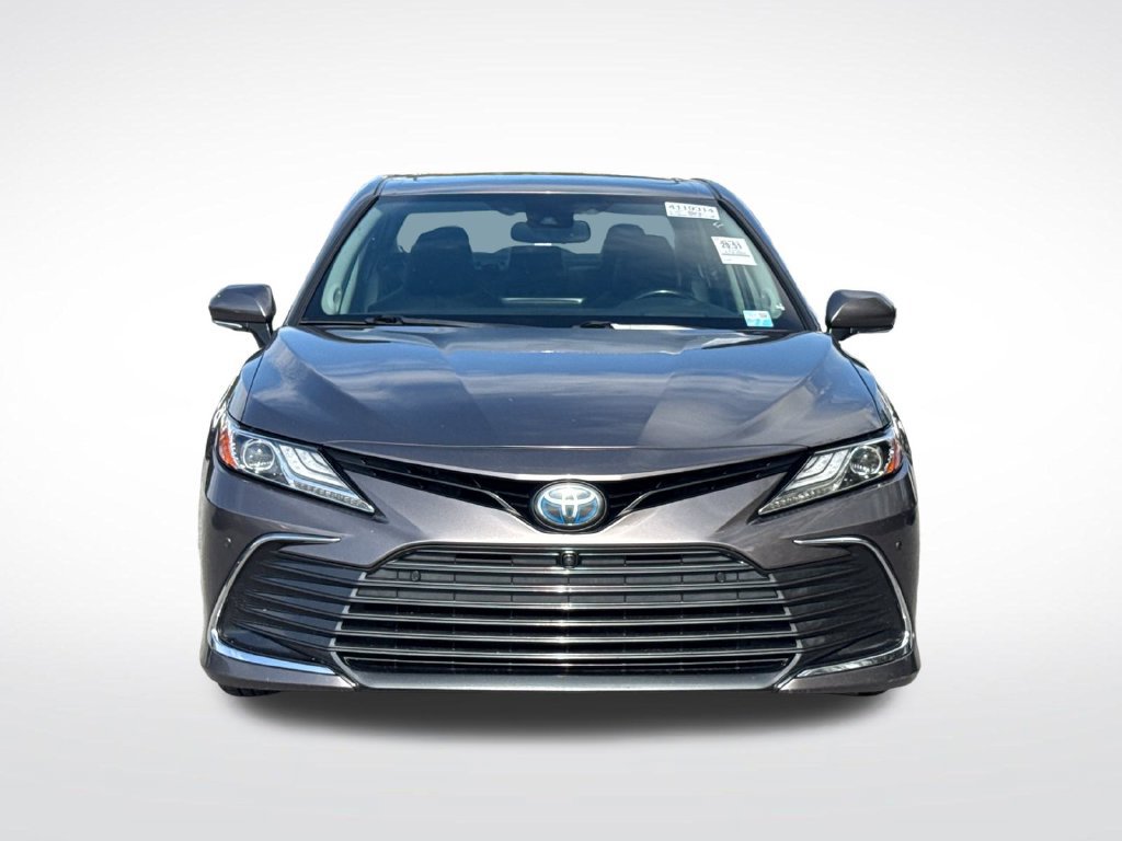 Used 2022 Toyota Camry XLE w/ Navigation Upgrade Package FWD image 9