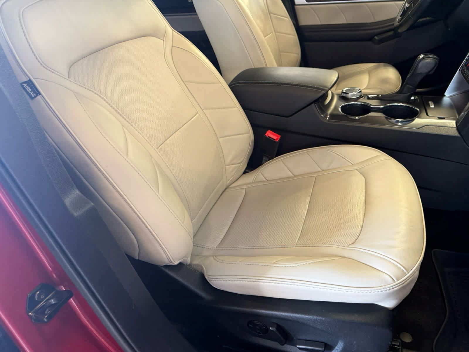 Used 2019 Ford Explorer Limited w/ Limited Luxury Package AWD/4WD image 8