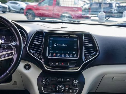 Used 2019 Jeep Cherokee Limited w/ Technology Group image 14