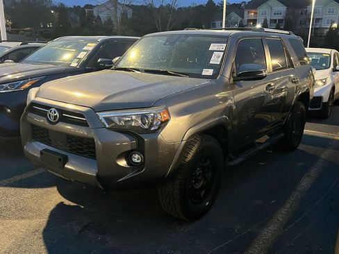 Used 2022 Toyota 4Runner SR5 Premium w/ Moonroof Package image 2