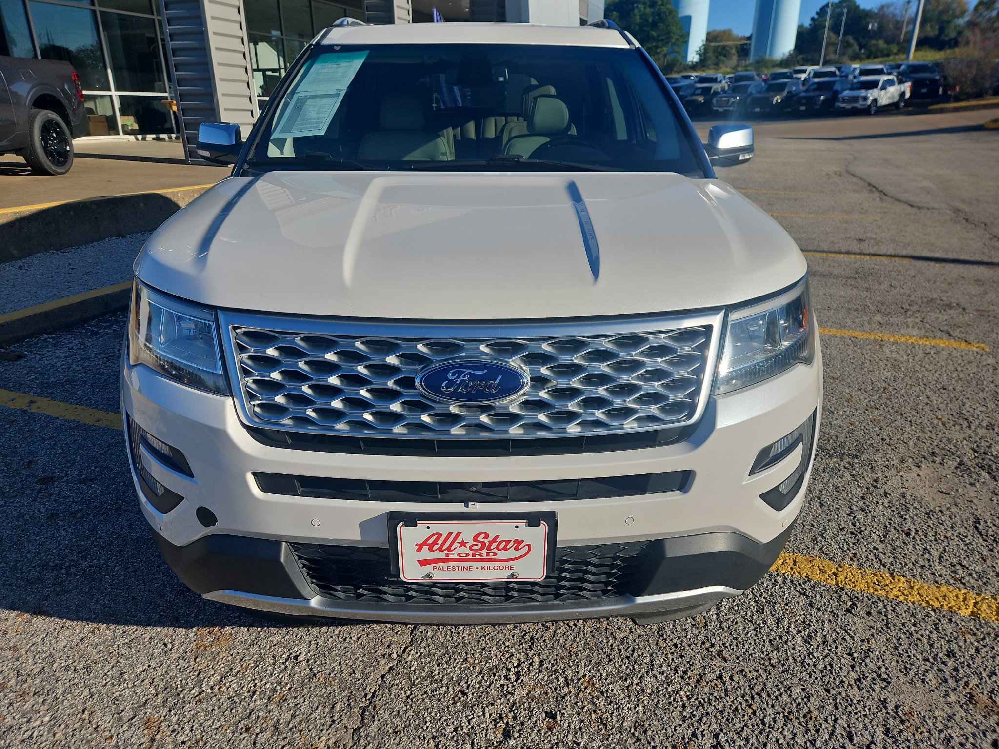 Used 2017 Ford Explorer Platinum AWD/4WD image 2