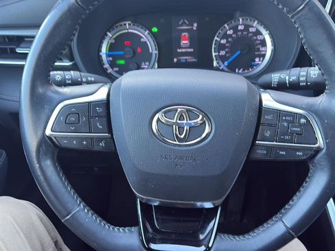 Used 2021 Toyota Highlander LE image 12