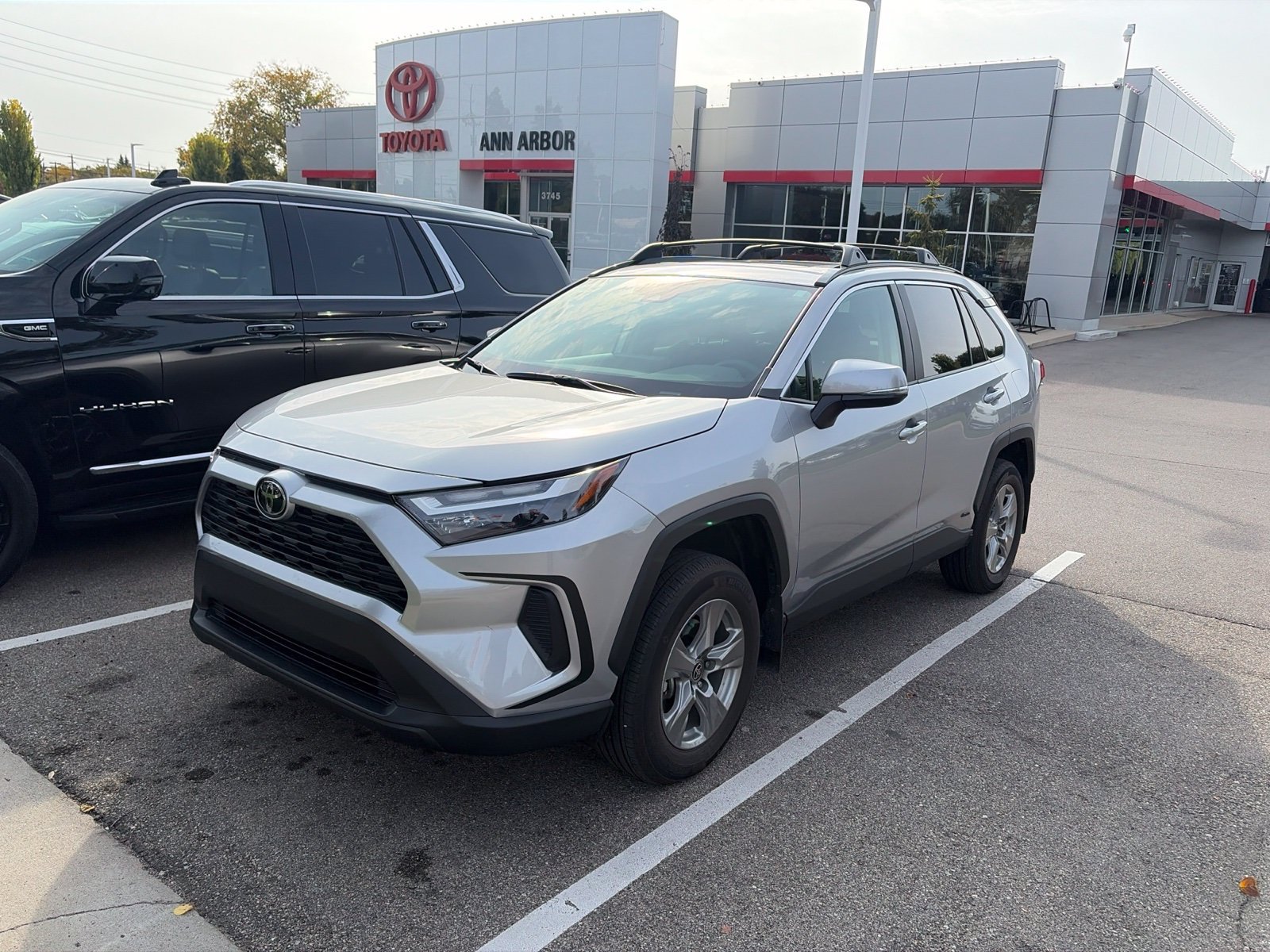 Used 2025 Toyota RAV4 XLE w/ Convenience Package AWD/4WD image 2