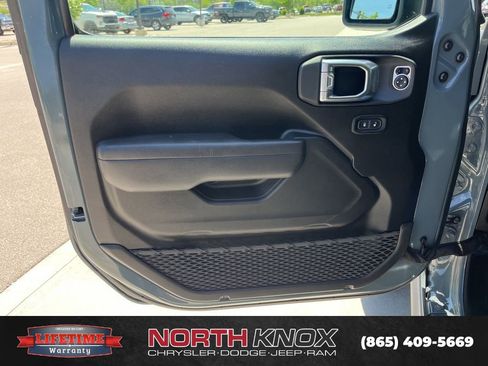 Used 2025 Jeep Wrangler Unlimited Rubicon 4xe w/ Safety Group AWD/4WD image 5